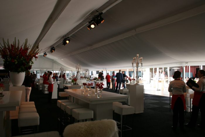 evenement-tent-1-plafondstoffering