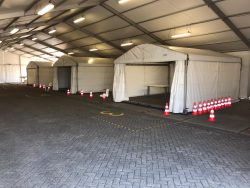 Drive-thru tent, Maessen Tenten bouwt drive-thru test locatie