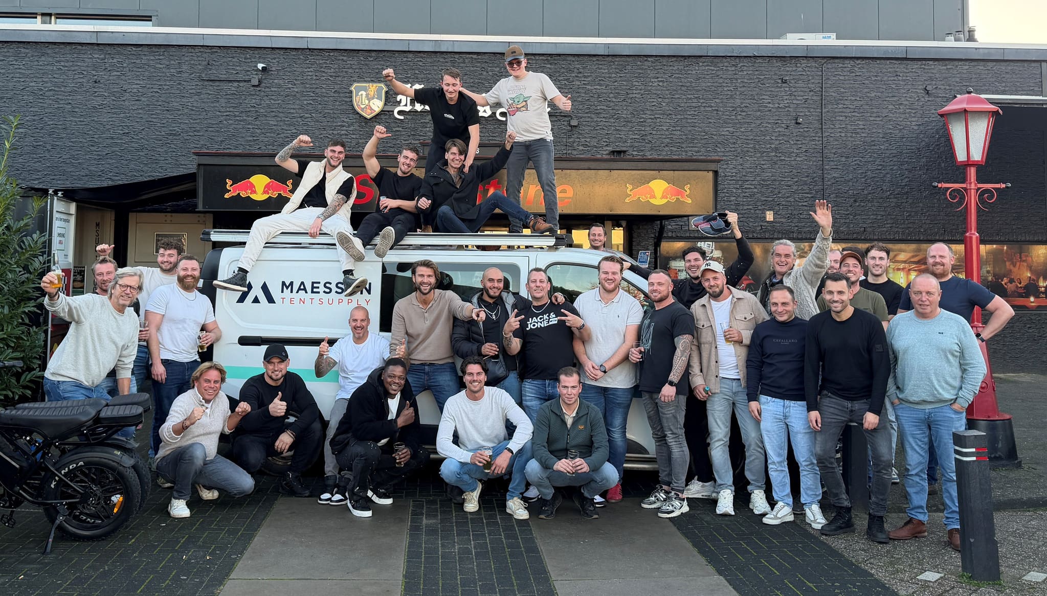 maessen-tentsupply-teamfoto-zonder-logo-gevel-1